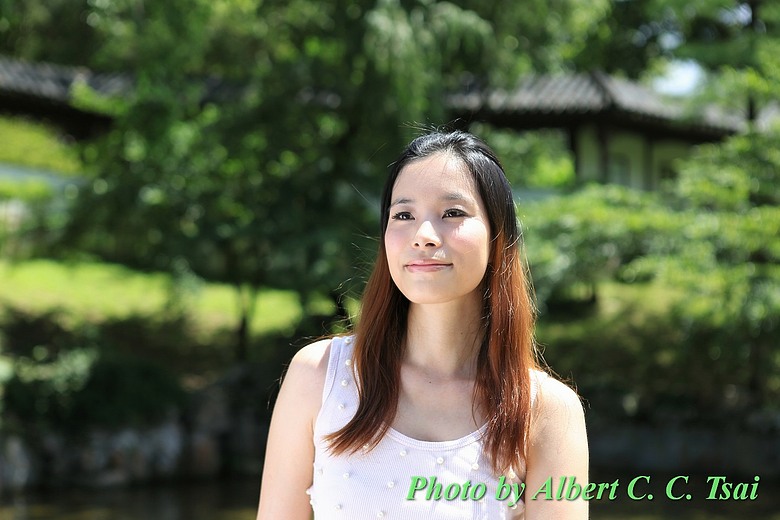 點我看大圖 【人像美學】古典園林裡的情感與光影:Canon 5D3 人像外拍光影紀實(搭配 24-70mm / 70-200mm)