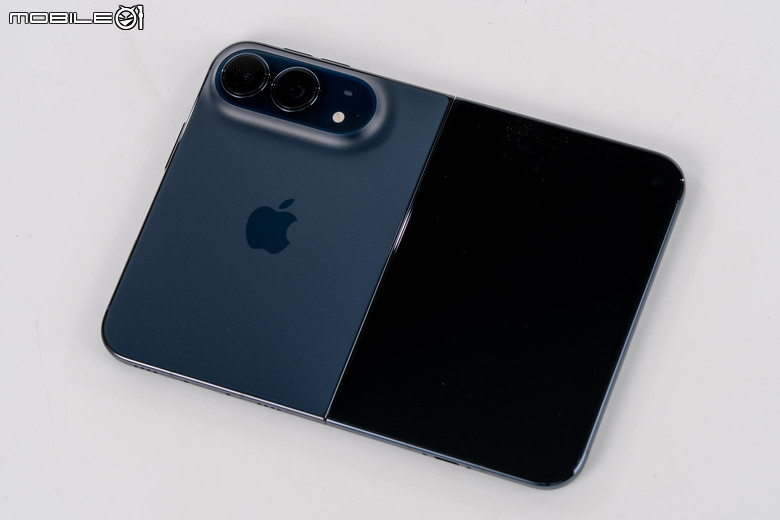 Apple iPhone Duo 24 小時開箱速測體驗 這會是摺疊機終極解答嗎？
