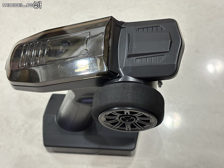 MJX Hyper Go 18208 開箱心得:1/18 四驅越野遙控車,兩套車殼、兩顆電池的入門款