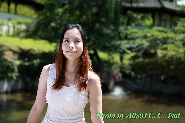 點我看大圖 【人像美學】古典園林裡的情感與光影:Canon 5D3 人像外拍光影紀實(搭配 24-70mm / 70-200mm)