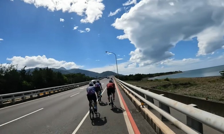 說走就走的浪漫：騎公路車去台東追國慶煙火！