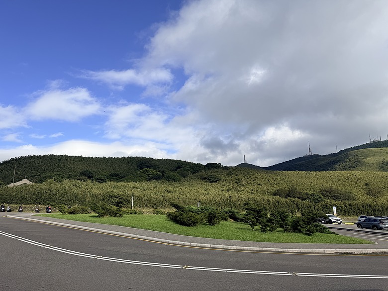 【臺北大縱走第三段】從火山硫氣孔走進青青草原｜小油坑、七星山與擎天崗的療癒山旅