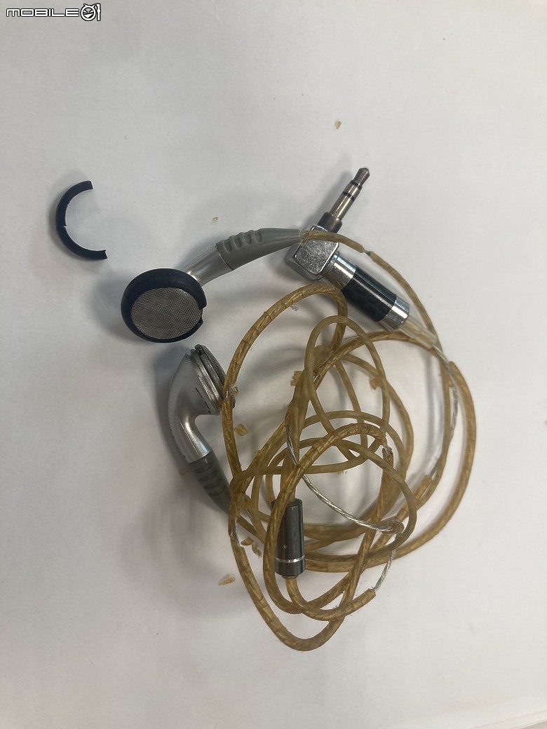 尋找站內之前出售自製手工耳機（媲美SONY E888）網友，需要維修服務。
