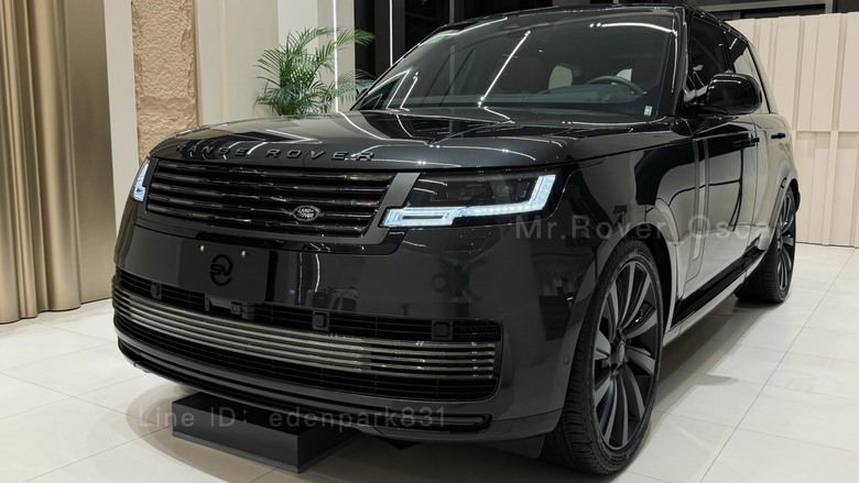 展間直接規劃頂級車款的區域Range Rover P615 SV SWB