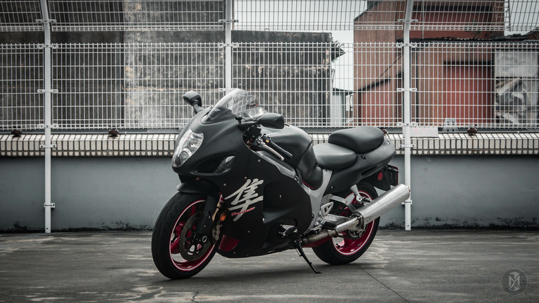 Suzuki Hayabusa（GSX1300R）初代隼開箱｜20多年前的地表最速「還值得買嗎？」｜MIRAGE檔案