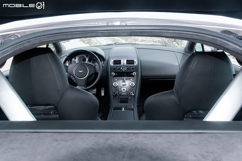 Aston Martin Vantage S 試駕｜身手更俐落，與2010 Vantage重逢純粹駕趣！