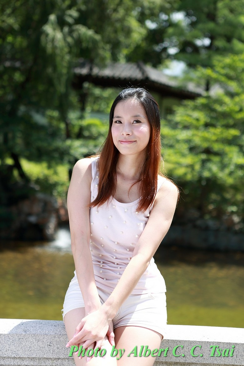 點我看大圖 【人像美學】古典園林裡的情感與光影:Canon 5D3 人像外拍光影紀實(搭配 24-70mm / 70-200mm)