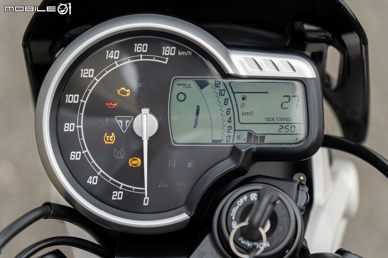點我看大圖 Triumph Tracker 400 試駕|賽事基因入都會,滑胎英姿傲群雄