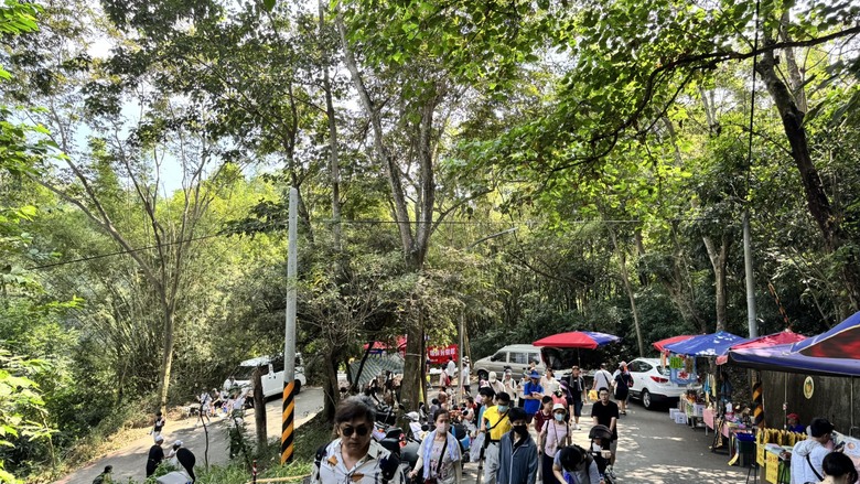 【彰化員林半日遊】藤山步道不只爬山，還有熱鬧市集！逛到買到手軟，全程實況分享＋抽超商禮券🎁