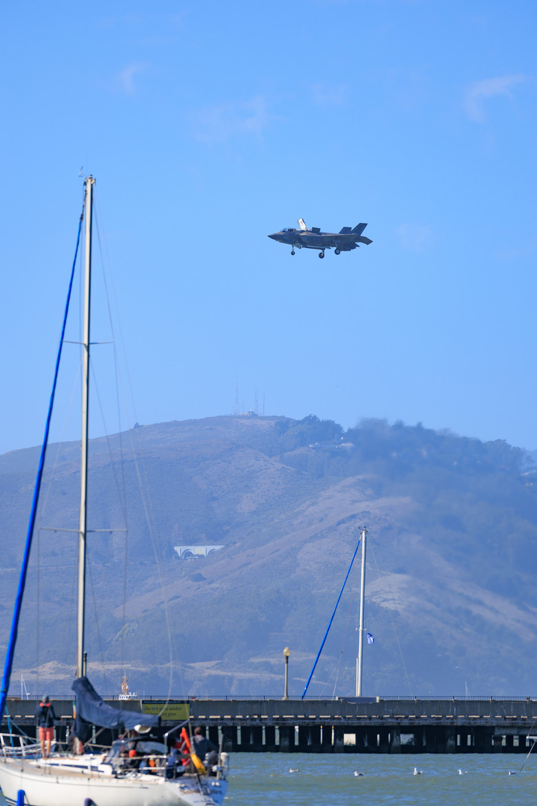 點我看大圖 SF Fleet Week 2026 Air Show (Canon EOS R6mk2 + EF100-400mm f/4.5-5.6 L2)