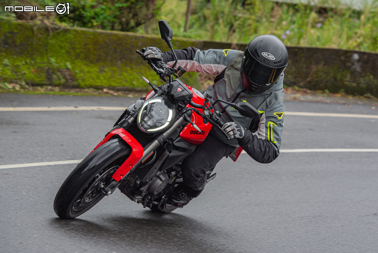 DUCATI Monster 試駕報告｜鮮明區隔車系差異，一台擁抱新手的DUCATI