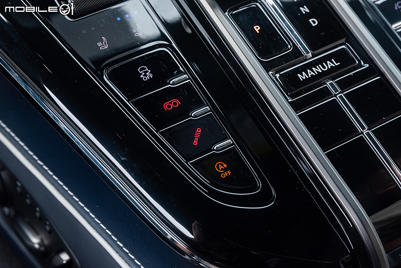 Aston Martin Vantage S 試駕｜身手更俐落，與2010 Vantage重逢純粹駕趣！