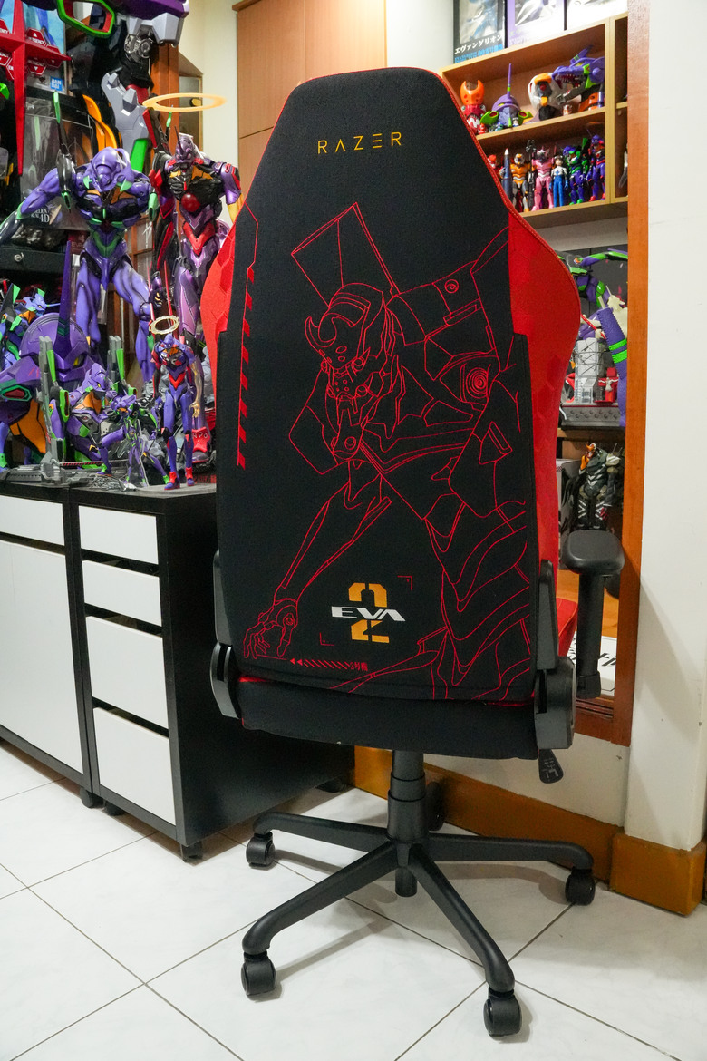 RAZER 雷蛇 Iskur V2 X EVA-02 Edition 開箱 - 當信仰遇到信仰