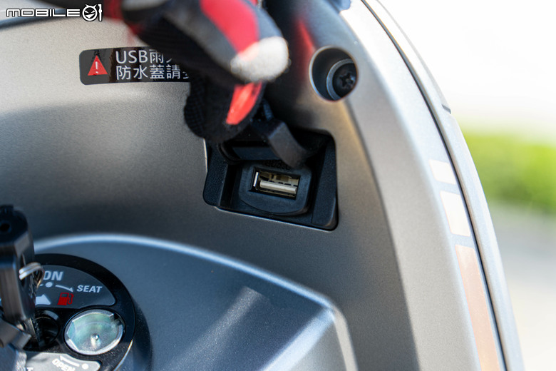 SYM Fiddle DX 158 電推版試駕｜弦上優雅移動，電驅輔助更完美！