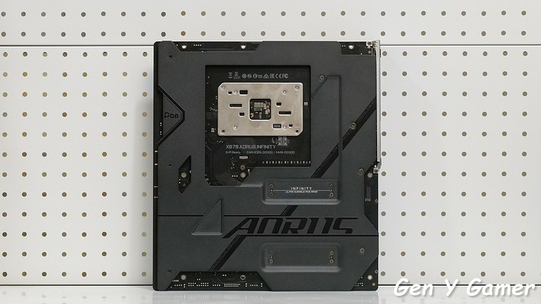 從 40 週年 INFINITY 系列出發，打造硬派軍事風格主機！ft. GIGABYTE X870 AORUS INFINITY、RTX 5070 INFINITY