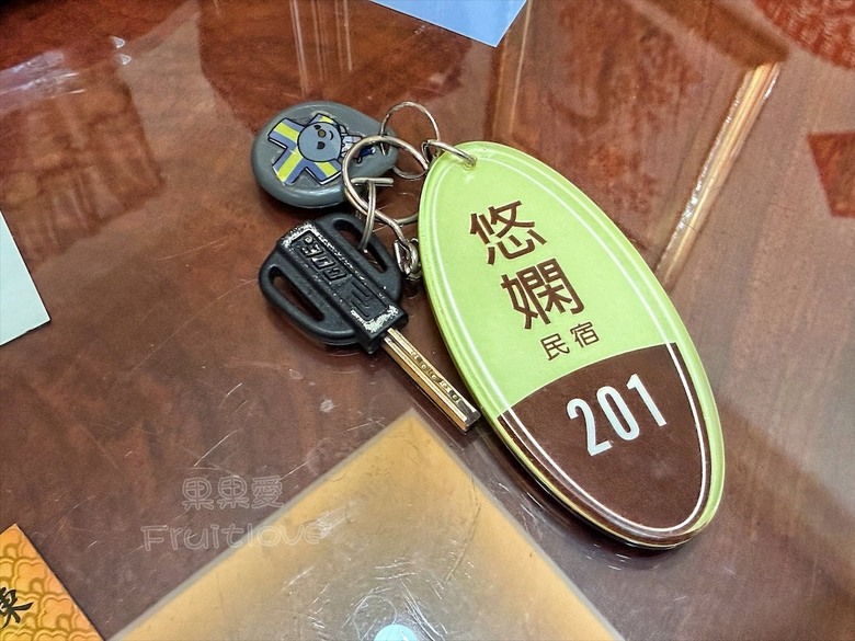 彰化住宿開箱 | 5分鐘到鹿港市區，鬧中取靜、免費停車、房間寬敞舒適，國旅補助合法民宿