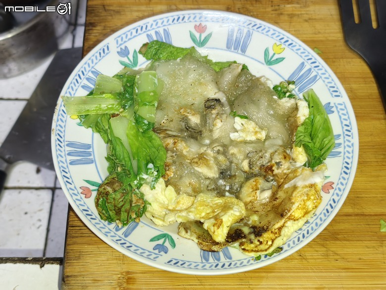 蚵仔煎試作，因為颱風天的菜市場，海鮮大抛售