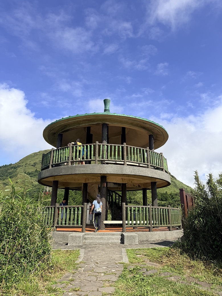 【臺北大縱走第三段】從火山硫氣孔走進青青草原｜小油坑、七星山與擎天崗的療癒山旅