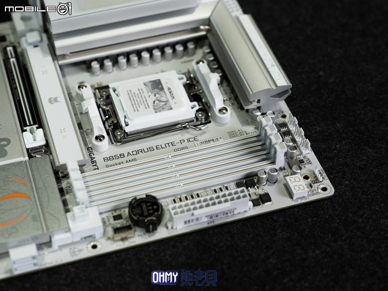Q萌形象二次元雕妹 技嘉 B850 AORUS ELITE-P ICE主機板