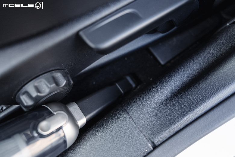 KOCA Dusty MINI 1 手持吸塵器|從車內餅乾屑到生活,吸塵、吹氣、抽真空、充氣一機搞定