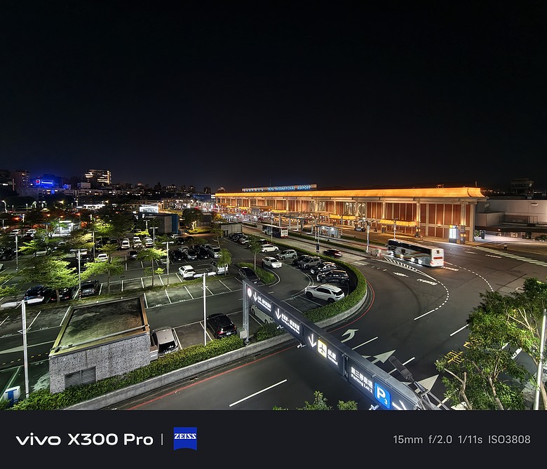 vivo X500 Pro Max 評測報告｜效能、影像雙進化，加碼「蔡司增距鏡」實戰 ft. X300 Pro