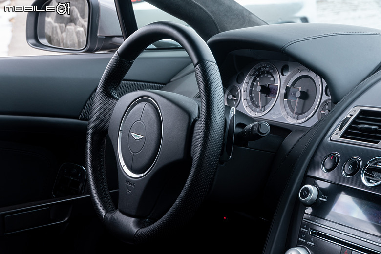 Aston Martin Vantage S 試駕｜身手更俐落，與2010 Vantage重逢純粹駕趣！