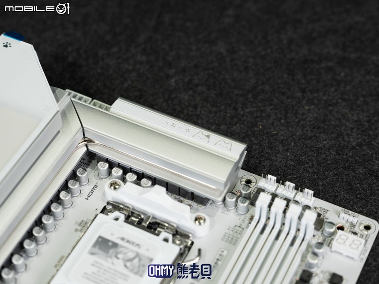 Q萌形象二次元雕妹 技嘉 B850 AORUS ELITE-P ICE主機板