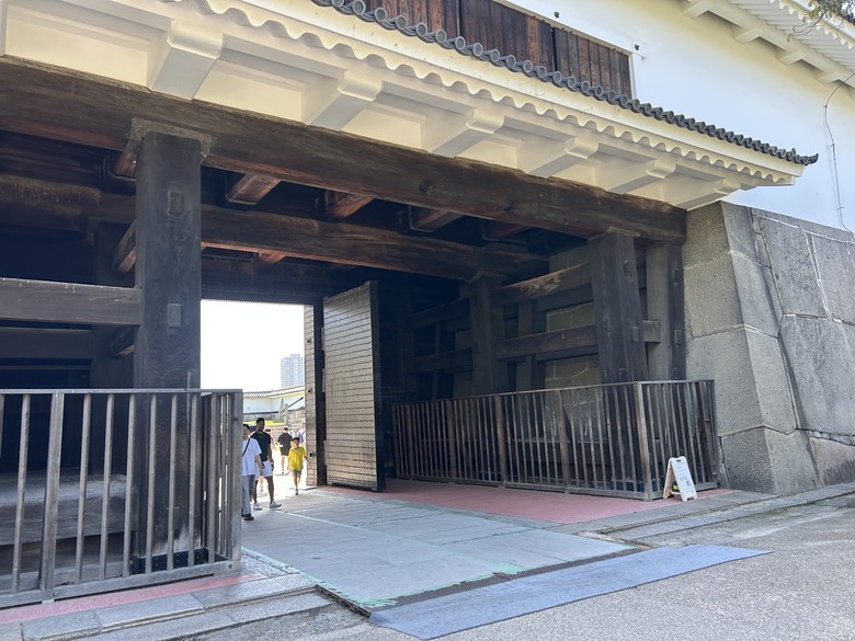 用 力 騎 到 大 阪 (大阪府廳、難波城跡、大阪城)