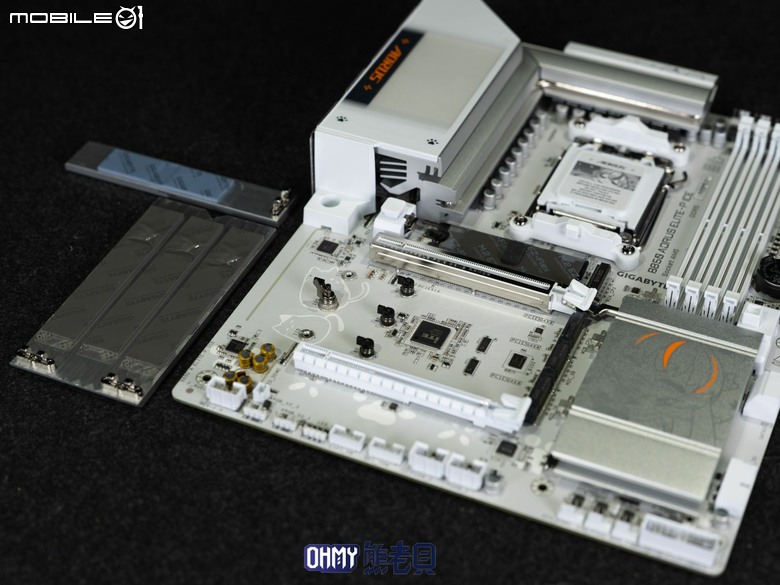 Q萌形象二次元雕妹 技嘉 B850 AORUS ELITE-P ICE主機板