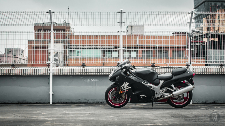 Suzuki Hayabusa（GSX1300R）初代隼開箱｜20多年前的地表最速「還值得買嗎？」｜MIRAGE檔案