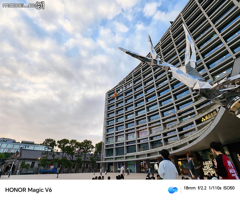 點我看大圖 HONOR Magic V6 評測報告|4mm 超薄機身、AI 靈感幫拍超貼心!