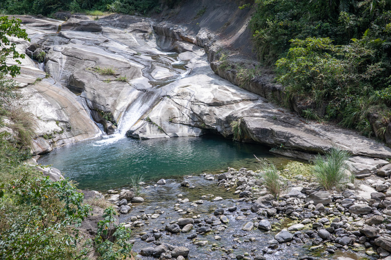 點我看大圖 走進雲嘉交界的秘境:草嶺小天梯、萬年峽谷地質奇景與在地美食的一日散策