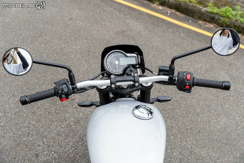 點我看大圖 Triumph Tracker 400 試駕|賽事基因入都會,滑胎英姿傲群雄