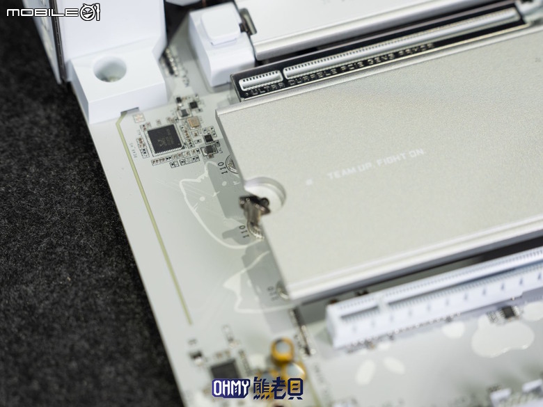 Q萌形象二次元雕妹 技嘉 B850 AORUS ELITE-P ICE主機板