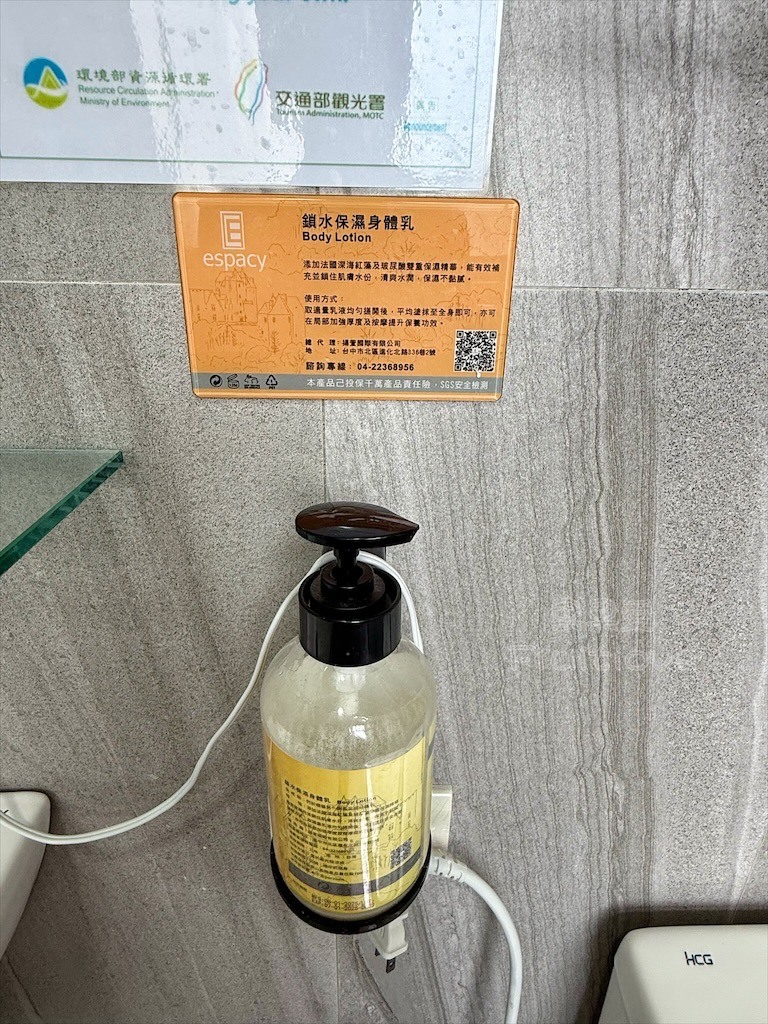 彰化住宿開箱 | 5分鐘到鹿港市區，鬧中取靜、免費停車、房間寬敞舒適，國旅補助合法民宿