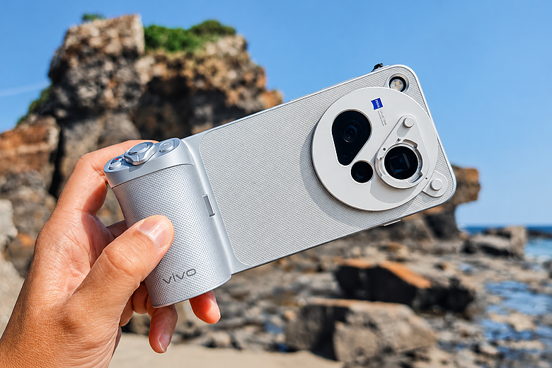vivo X500 Pro Max 評測報告｜效能、影像雙進化，加碼「蔡司增距鏡」實戰 ft. X300 Pro