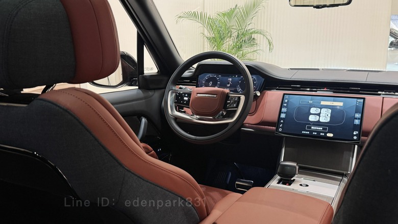 展間直接規劃頂級車款的區域Range Rover P615 SV SWB