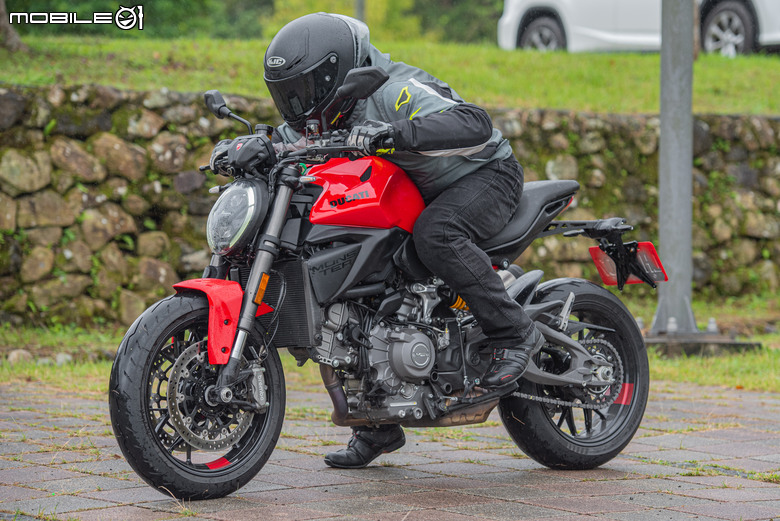 DUCATI Monster 試駕報告｜鮮明區隔車系差異，一台擁抱新手的DUCATI