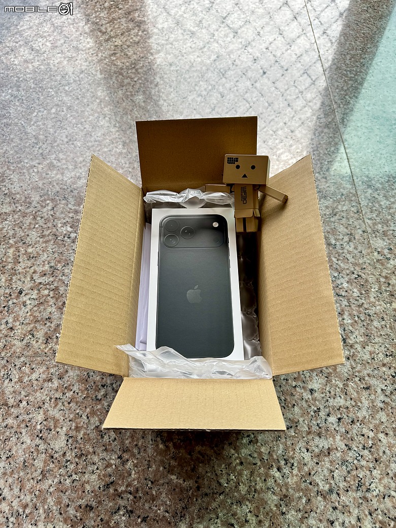 點我看大圖 iPhone18ProMax預購到貨開箱+機械式可調光圈測試