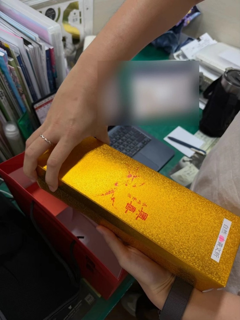 台中伴手禮分享｜紅腰封與燙金提袋超體面