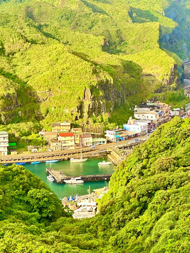 台版小萬里長城吧！鼻頭角登山步道