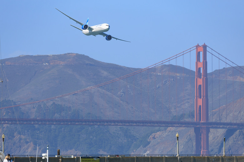點我看大圖 SF Fleet Week 2026 Air Show (Canon EOS R6mk2 + EF100-400mm f/4.5-5.6 L2)