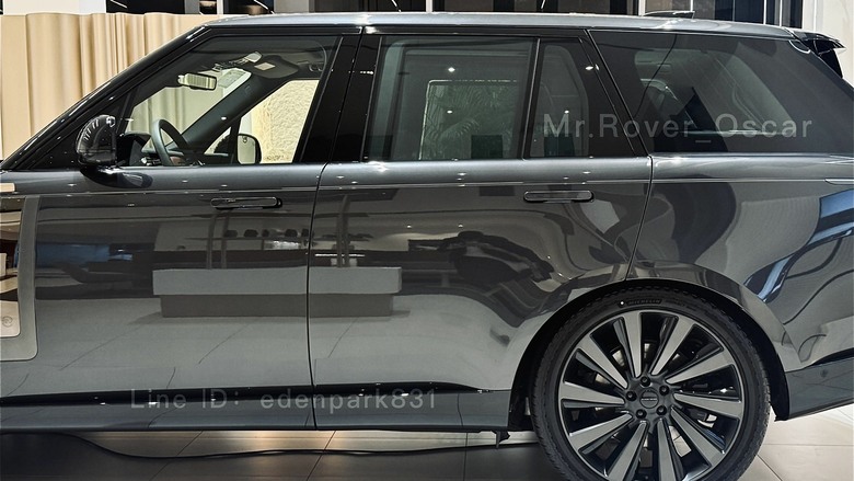 展間直接規劃頂級車款的區域Range Rover P615 SV SWB
