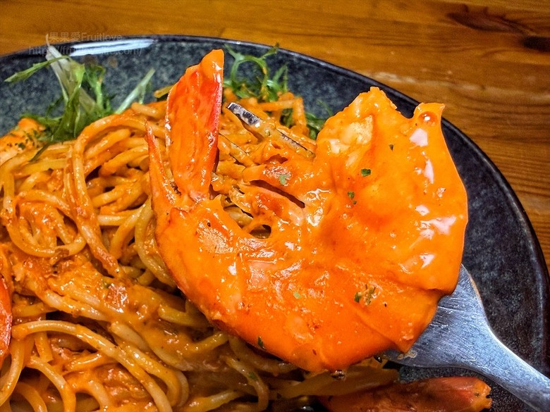 逢甲巷弄深夜微醺食堂,義大利麵份量多又好吃,八種口味可以挑選