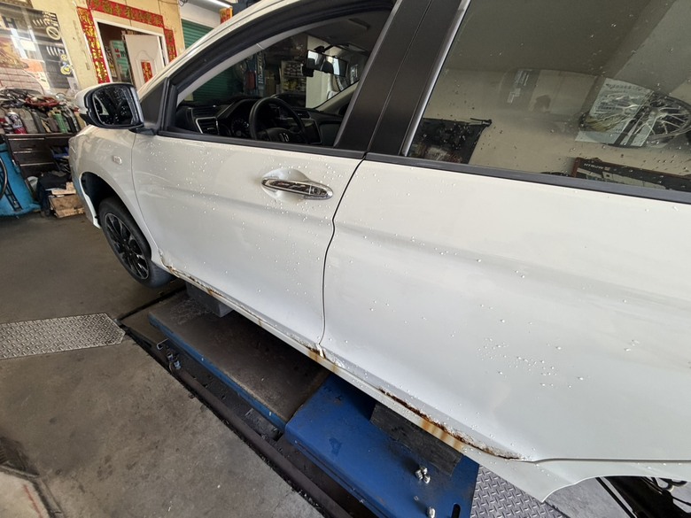 2020 Honda City 車門與引擎蓋多處生鏽