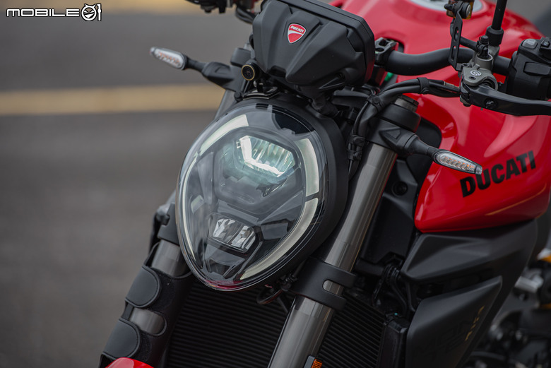 DUCATI Monster 試駕報告｜鮮明區隔車系差異，一台擁抱新手的DUCATI