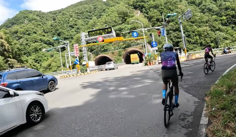 說走就走的浪漫：騎公路車去台東追國慶煙火！