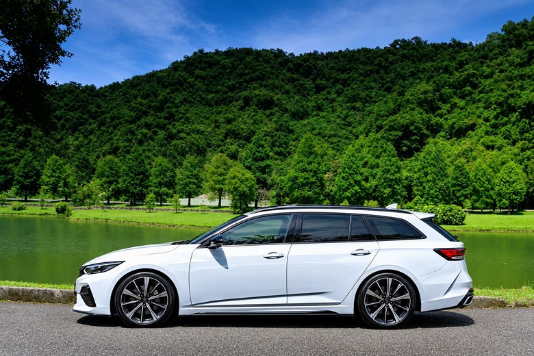 AI生成的Sentra wagon