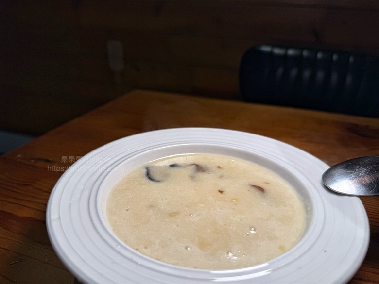 逢甲巷弄深夜微醺食堂,義大利麵份量多又好吃,八種口味可以挑選