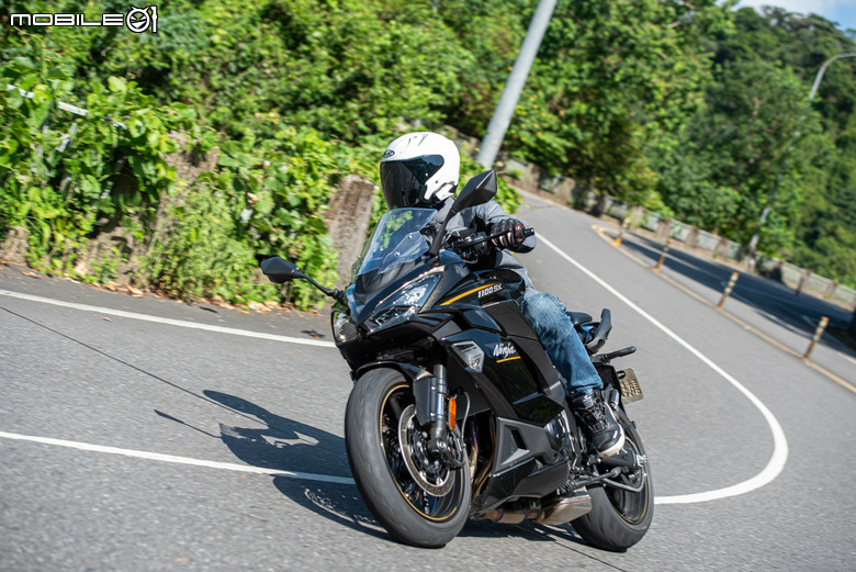 KAWASAKI NINJA 1100 SX 試駕｜承忍道滿熱血，馭長途見從容
